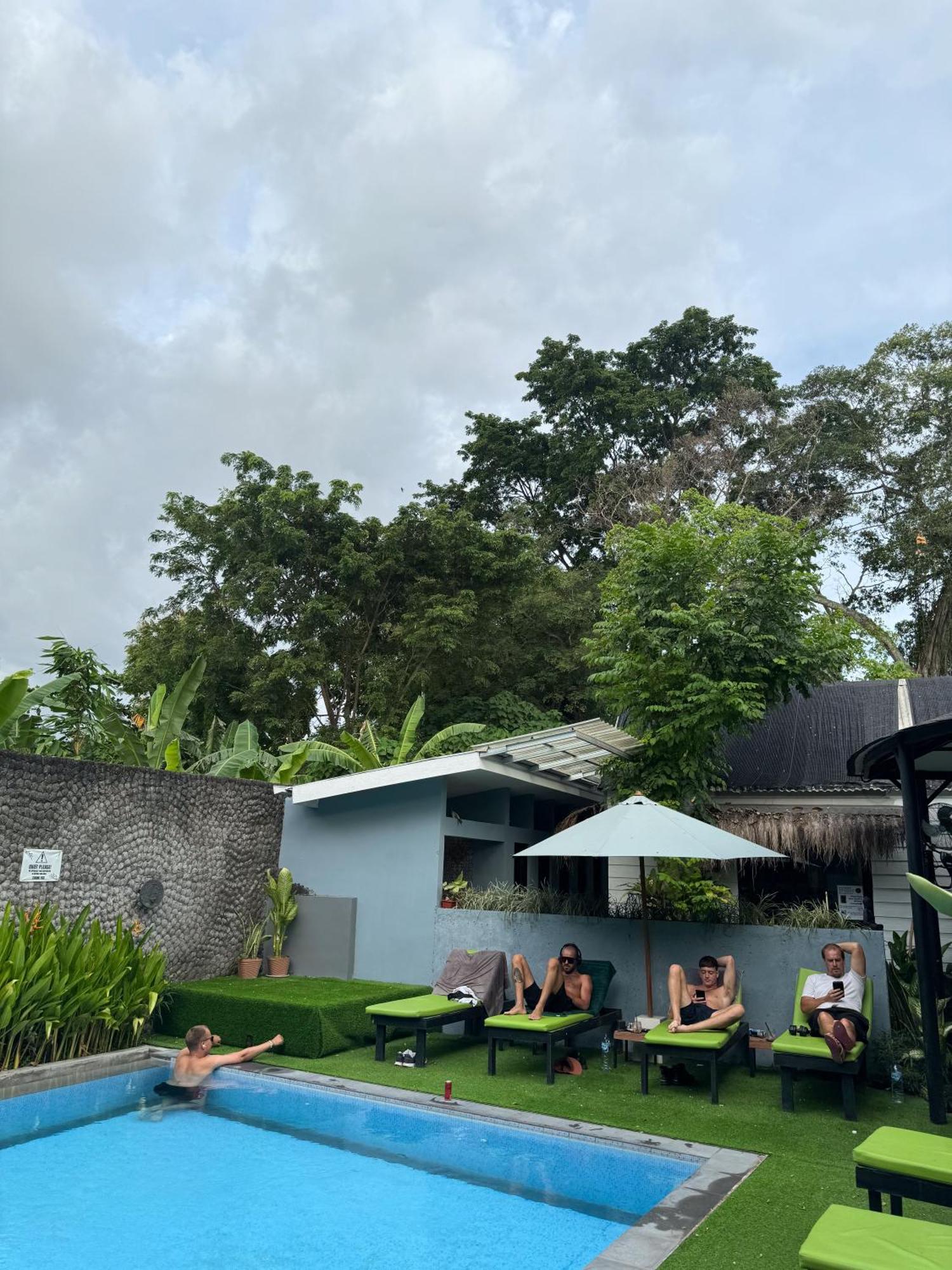 The Jungle Hostel Canggu Esterno foto