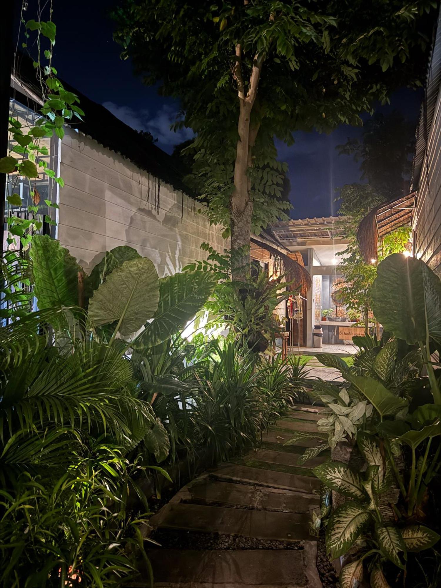 The Jungle Hostel Canggu Esterno foto